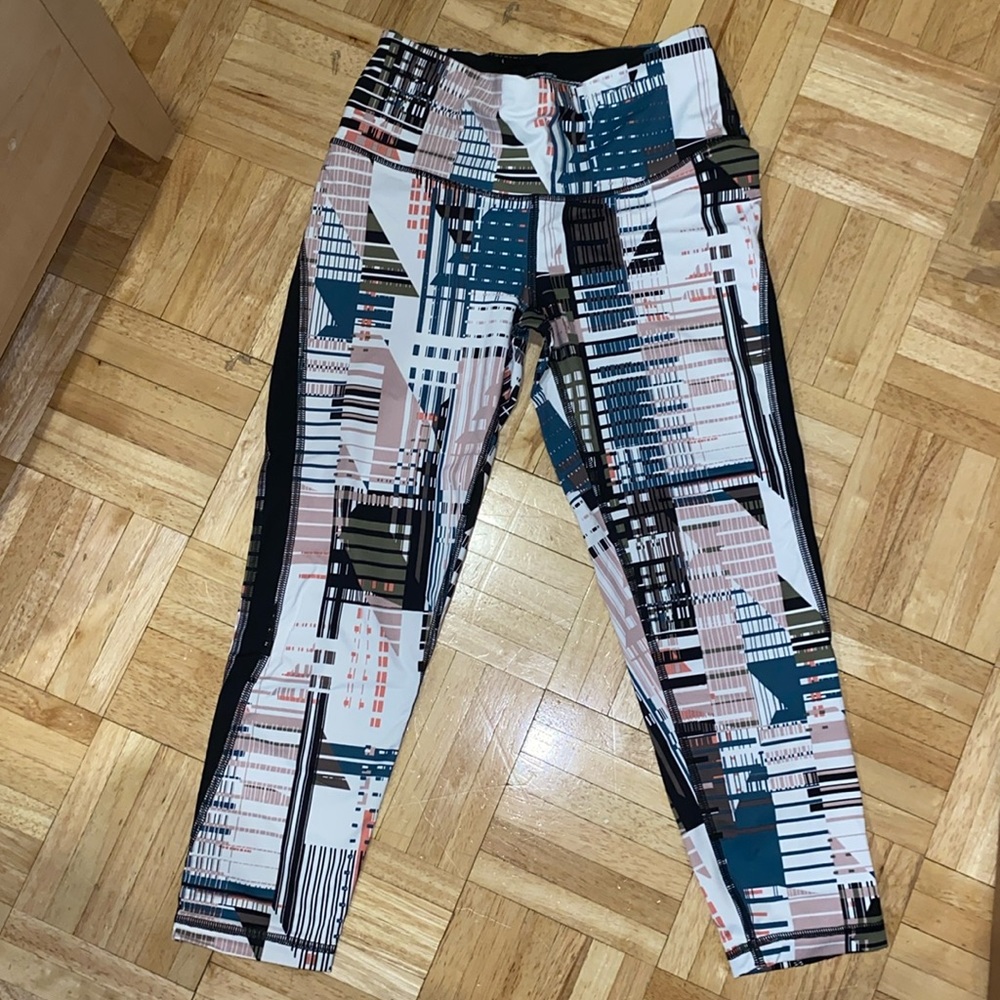 Victoria’s Secret Sport Knockout Capri Leggings